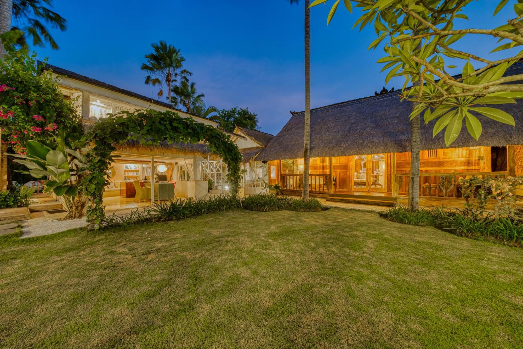 Villa Kalis, 10 Bedroom Family And Group Villa Seminyak  Exterior photo